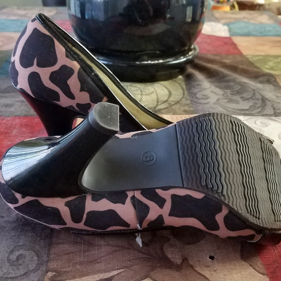 Open toe leopard/cheetah print heels - Picture 3 of 5